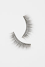 Load image into Gallery viewer, FLUTTERY FALSE LASHES - TEASERAMA
